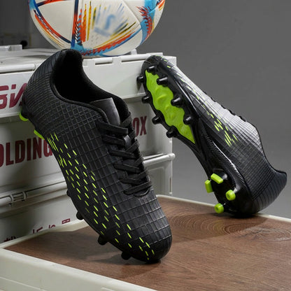 💥📉 0% AUSRUTSCHEN – 100% KONTROLLE. Unisex Fußballschuhe mit rutschfester Sohle. Leichter als jede andere Fußballschuh in dieser Klasse. Du spürst den Boden – aber du spürst keine Müdigkeit. ⚡⚽