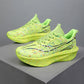 Lichtempfindliche Sneaker mit Spritzmuster
